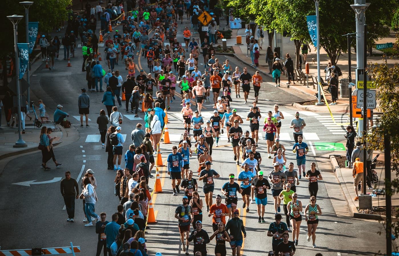 Houston Marathon 2027: The 14-Week Video Plan for Houston Brands Before Race Weekend