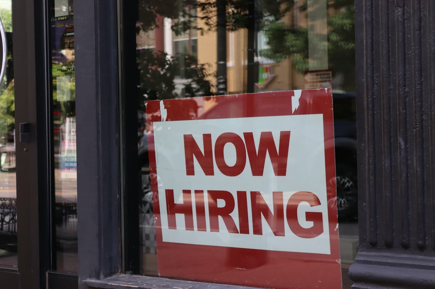 Amazon Is Hiring 6,000+ in Houston for the 2026 Holidays: The 7-Day Recruiting Video Plan for Local Retailers, Restaurants, and Warehouses